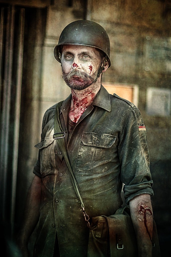 <a href="http://videos.michaelmuecke.com/Making_Of_IMG_3217_Zombie-Soldat.mp4" target="_blank">Zum Making-Of-Video</a>
